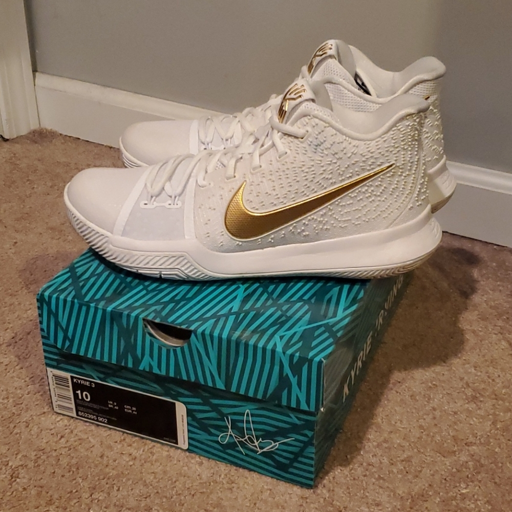 Nike Kyrie 3s
